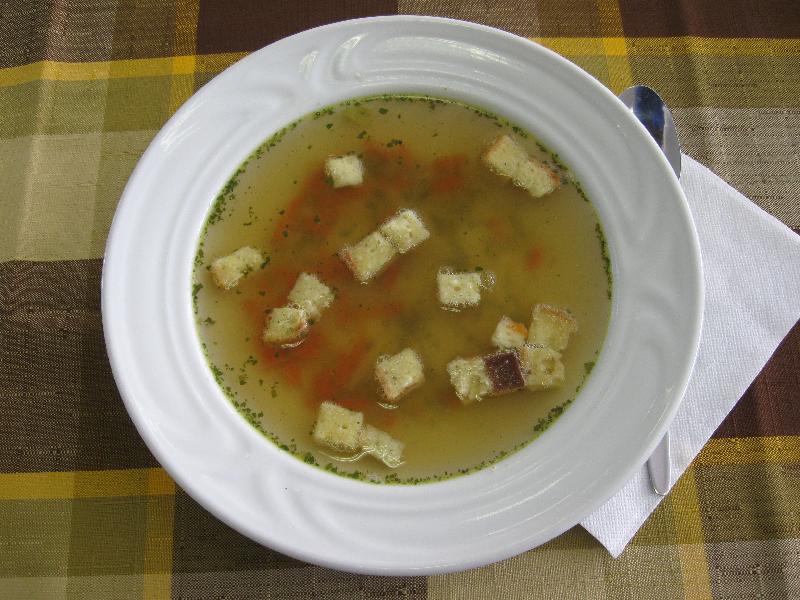Hovězí polévka s krutony - alergeny: 1, 3
